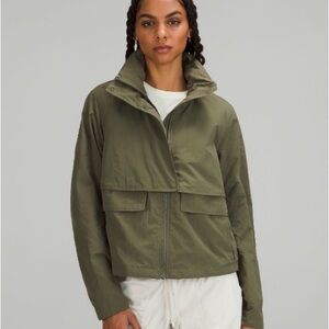 Lululemon Always effortless Jacket in Olive green